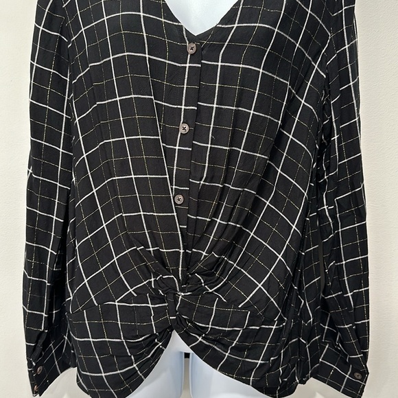 Button down pullover blouse - Picture 3 of 5